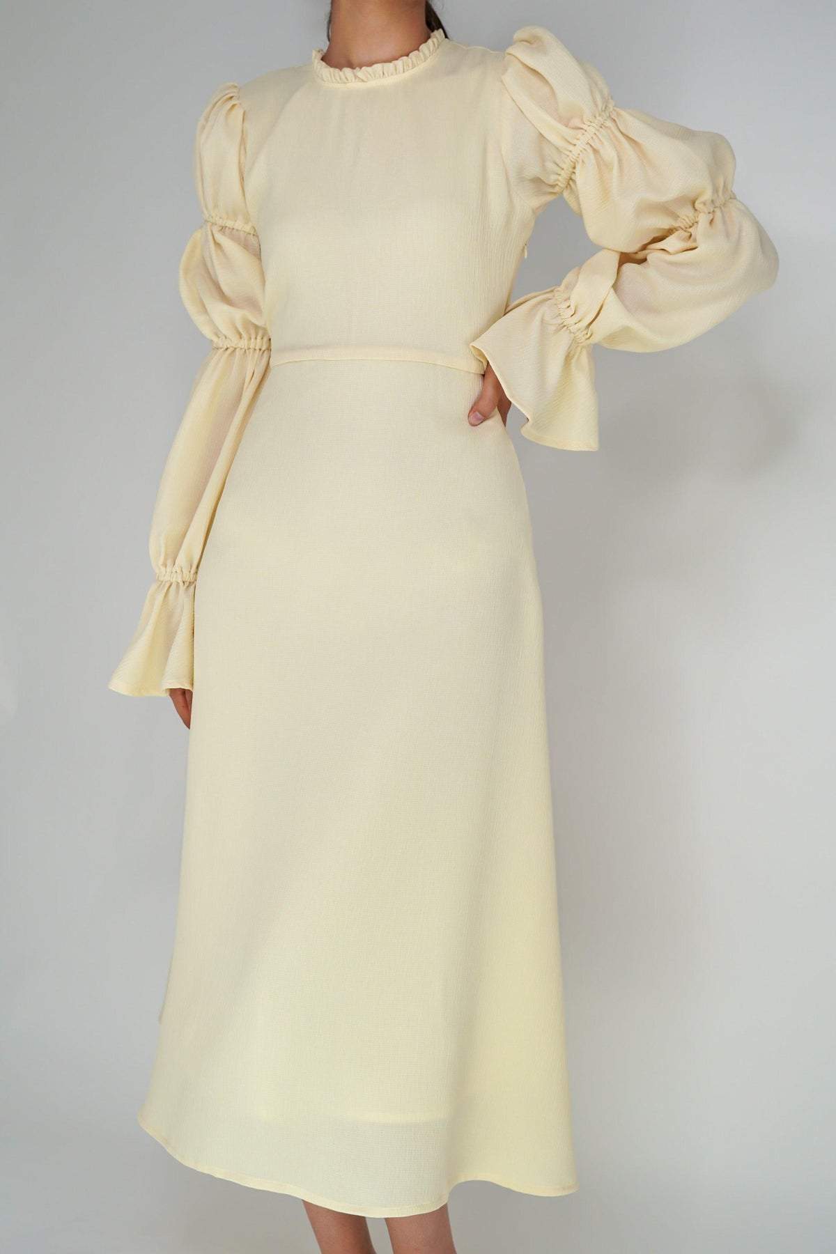 Samara Pale Yellow Puff Sleeves Midi Dress - TAHLIRA